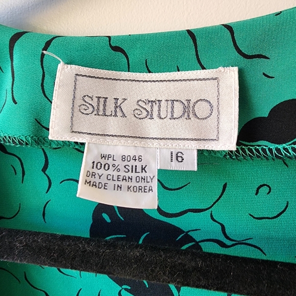 Silk Studio 100% Silk Floral Faux Wrap Blouse Green & Black Shoulderpads Vintage - Picture 7 of 7
